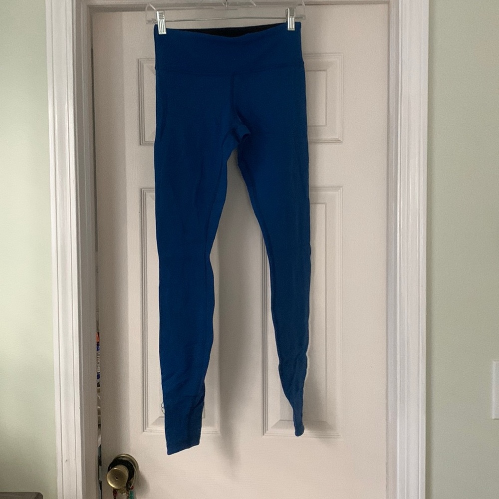 Lululemon blue/ black reversible wunder under